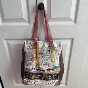 Brighton Chelsea Fashionista Taxi Cab New York Central Park tote bag.